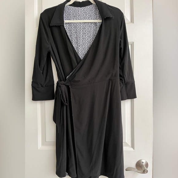 Laundry by Shelli Segal reversible wrap dress. Size Medium. NWT - Picture 2 of 6